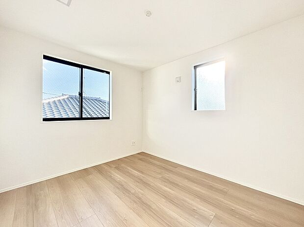 使いやすい形でベットや家具の置き方にも困ることもありません。