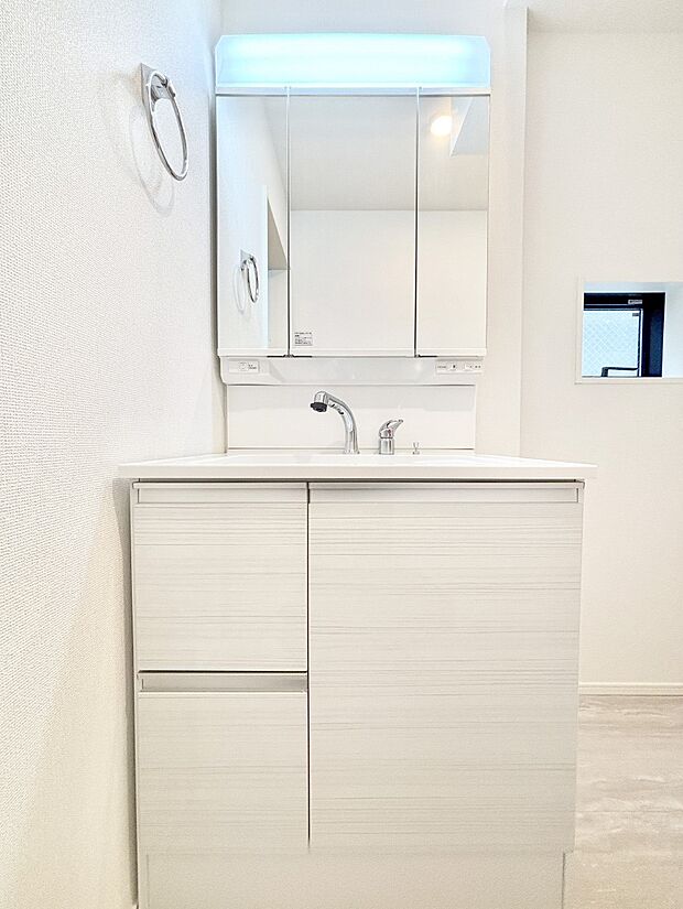 収納力と機能性に優れた洗面化粧台