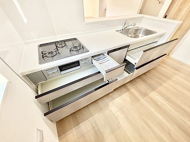 使いやすさを優先したスライド式収納タイプ!