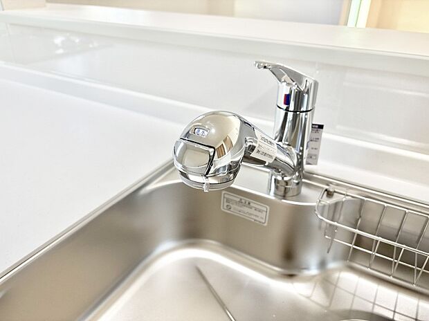 いつでも清潔なおいしいお水を。一つの水栓で水道水と浄水を使い分け。