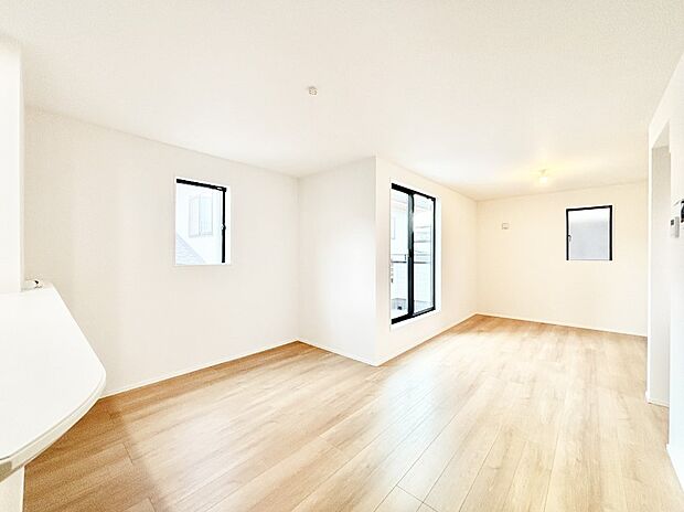 家族の笑顔が自然と生まれてくる、そんな雰囲気のダイニングに仕上がっています。