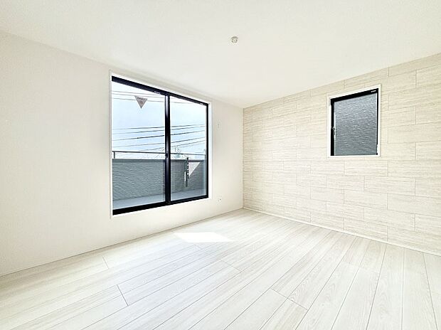 明るいバルコニーサイドに洋室を設置。目覚めの良い寝室に。