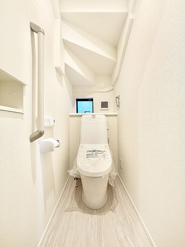 明るく清潔感のあるトイレです。 