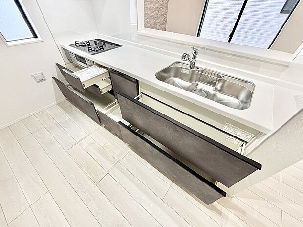 使いやすさを優先したスライド式収納タイプ!