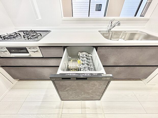 面倒なお片づけは食洗機にお任せ！家事の負担が減って、時間にも気持ちにもゆとりができます。