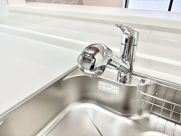 いつでも清潔なおいしいお水を。一つの水栓で水道水と浄水を使い分け。