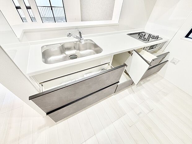 使いやすさを優先したスライド式収納タイプ！