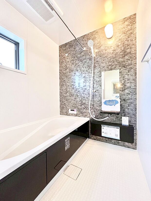 落ち着いた雰囲気でゆっくりお寛ぎいただけるバスルーム