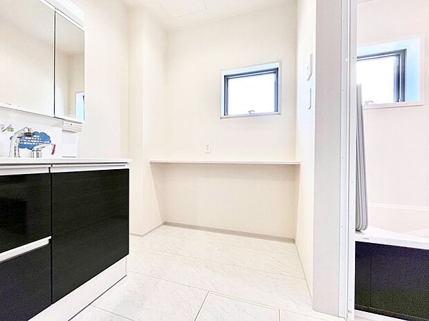 身支度もスムーズにおこなえる脱衣場。