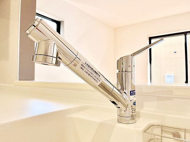 いつでも清潔なおいしいお水を。一つの水栓で水道水と浄水を使い分け。