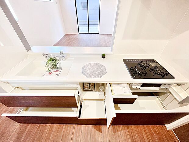 使いやすさを優先したスライド式収納タイプ!