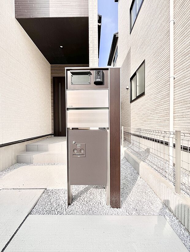 シンプルデザインのポスト。