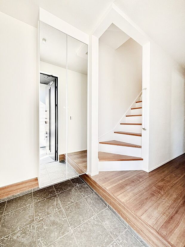 家族の帰宅やお客様をあたたかく迎える玄関