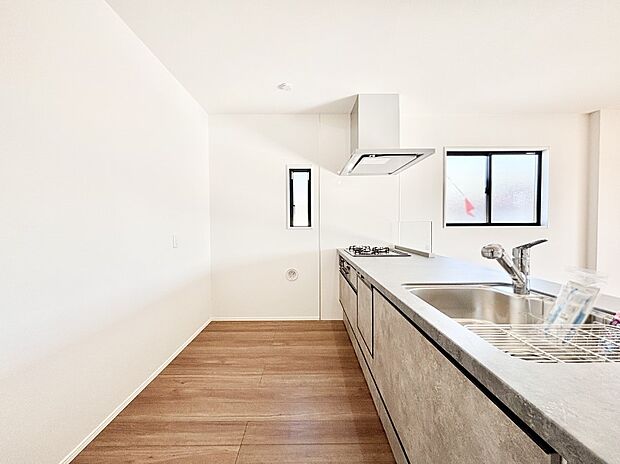 広々とした使い勝手の良いキッチンで日々のお料理も楽しくなりそう