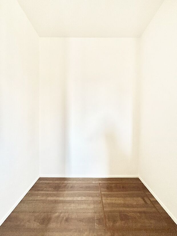 ウォークインクローゼットの活用で生活空間スッキリ