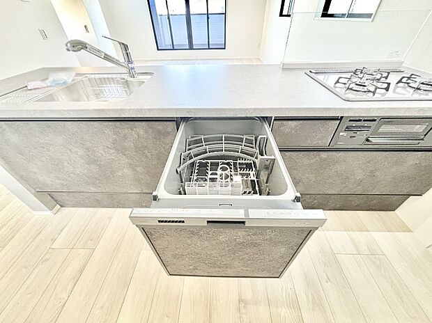 面倒なお片づけは食洗機にお任せ！家事の負担が減って、時間にも気持ちにもゆとりができます。