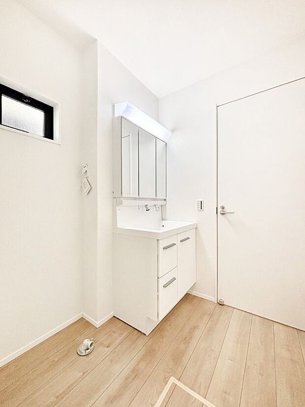 ゆとりの洗面スペースで朝の身支度もラクラク