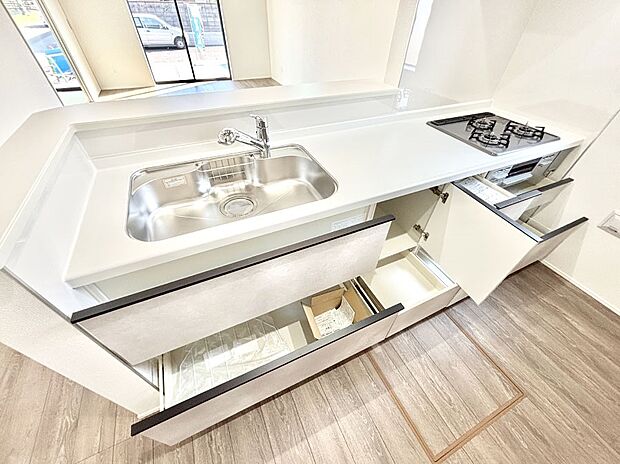 使いやすさを優先したスライド式収納タイプ！