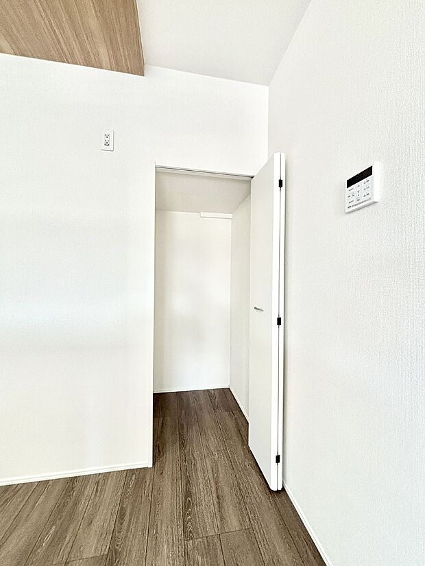 キッチンにはパントリー！食材のストックはもちろん、日用品の収納など使い方はいろいろ！