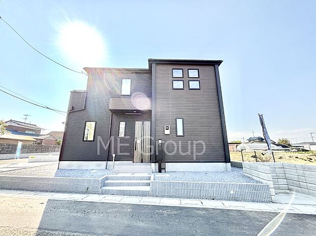 洗練された外観、上質な住空間が広がる室内は永く安心して過ごせる住居です。 