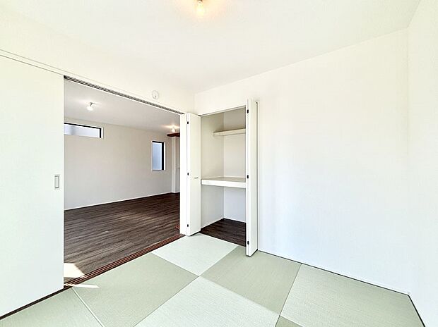 リビング隣接の和室は毎日の暮らしに癒しと安らぎをもたらしてくれます