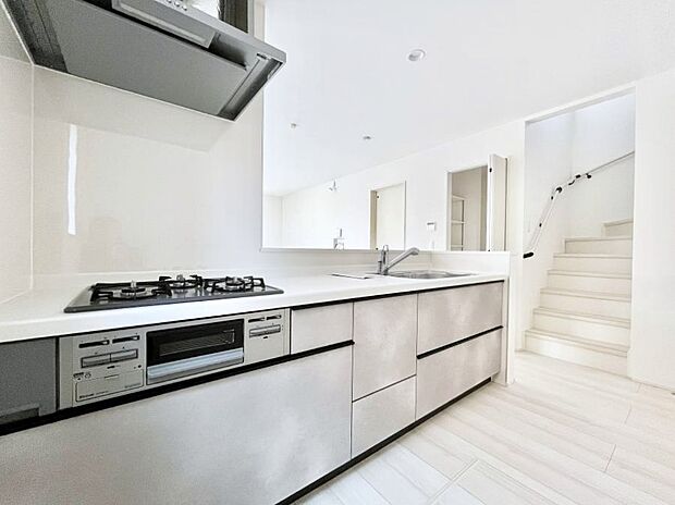 広々とした使い勝手の良いキッチンで日々のお料理も楽しくなりそう