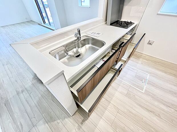 使いやすさを優先したスライド式収納タイプ！