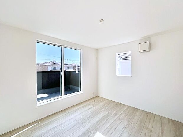 窓からのやさしい光が心地よいプライベートルーム