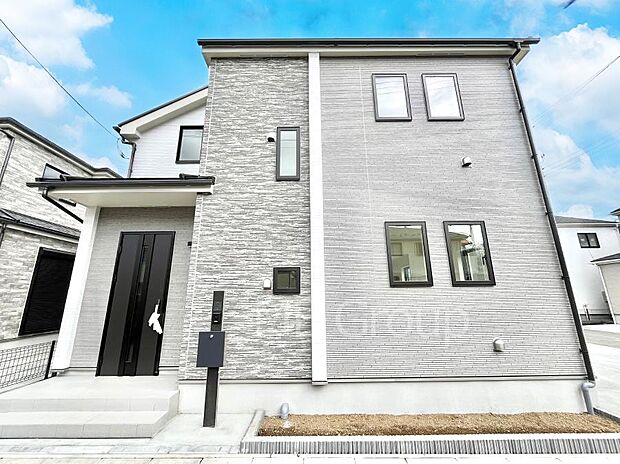 洗練された外観、上質な住空間が広がる室内は永く安心して過ごせる住居です。