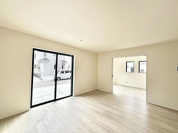 家族の笑顔が自然と生まれてくる、そんな雰囲気のダイニングに仕上がっています。