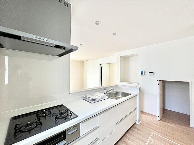 料理をしながらでもご家族との会話を楽しめる対面キッチン