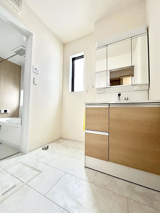 清潔感のある快適空間です。毎日の身支度も気持ち良くお使い頂けます。