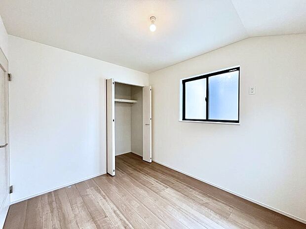 子供部屋にもおすすめな収納スペースたっぷりの居室