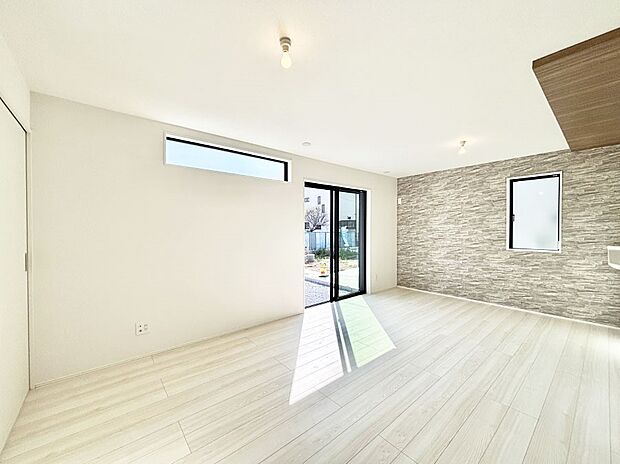 日当たりのいいリビングでゆったりとしたティータイムを！ お気に入りのグリーンを飾れば更に心地よさがアップ！