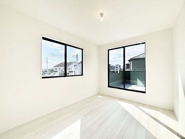 2面採光なので、明るく風通しも良く心地良い生活が送れます。