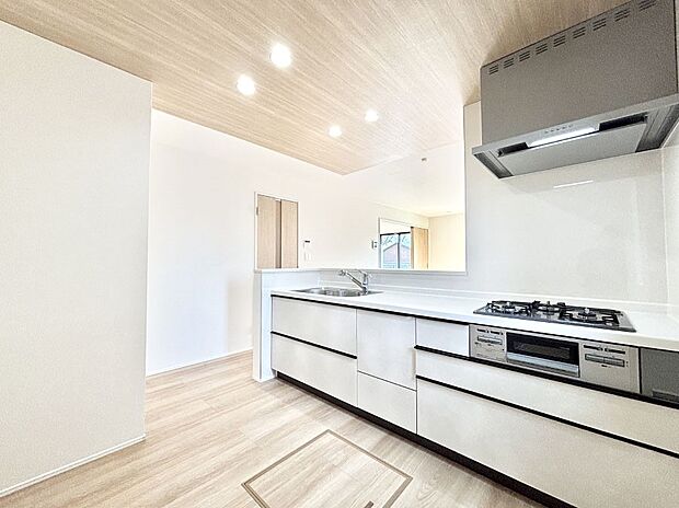 料理をしながらでもご家族との会話を楽しめる対面キッチン