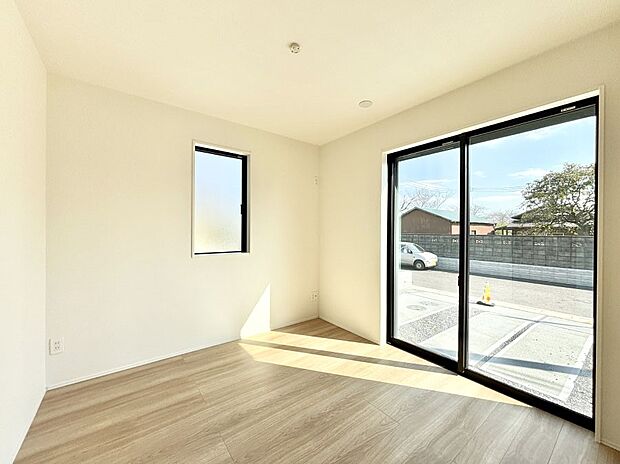 窓からのやさしい光が心地よいプライベートルーム