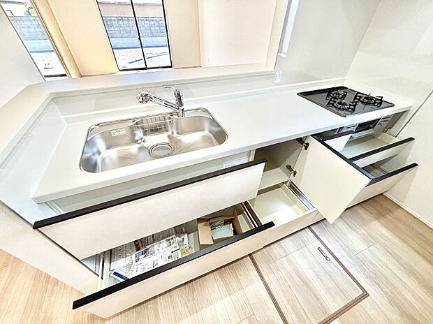 使いやすさを優先したスライド式収納タイプ！