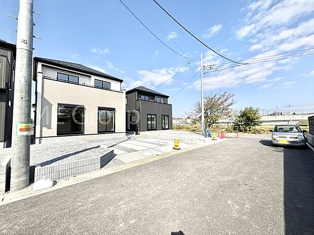 前面道路はきちんと整備されています  