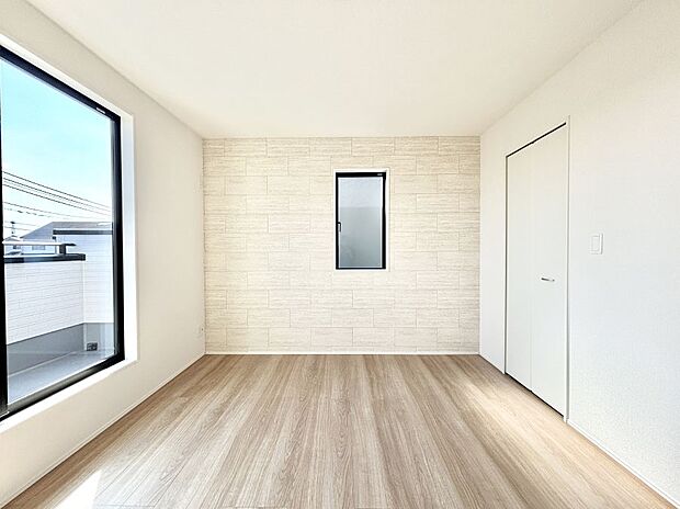 明るいバルコニーサイドに洋室を設置。目覚めの良い寝室に。 