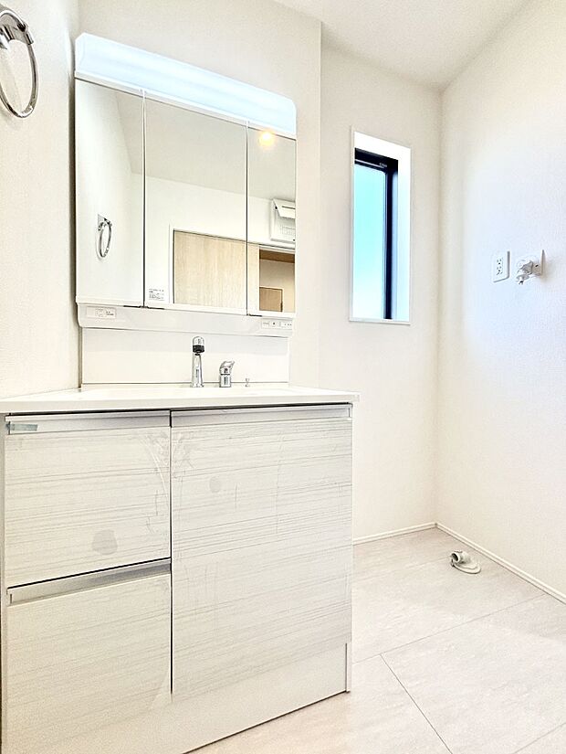 清潔感のある快適空間です。毎日の身支度も気持ち良くお使い頂けます。 