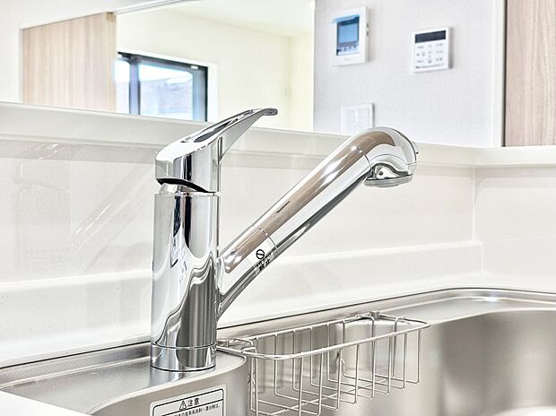 いつでも清潔なおいしいお水を。一つの水栓で水道水と浄水を使い分け。