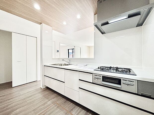 ゆとりあるキッチンではご家族と楽しくお料理ができます。