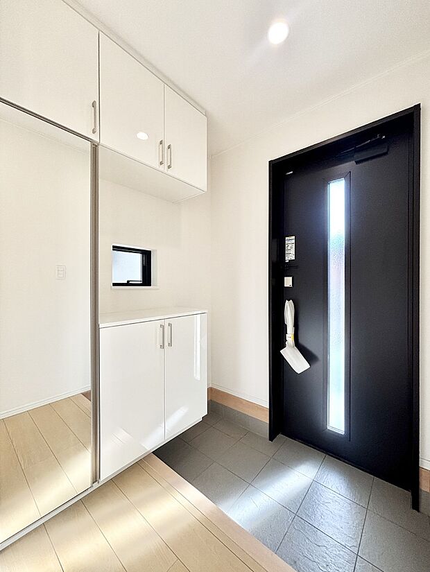 飾り棚を利用して、お越しいただくお客様をおもてなしできます。