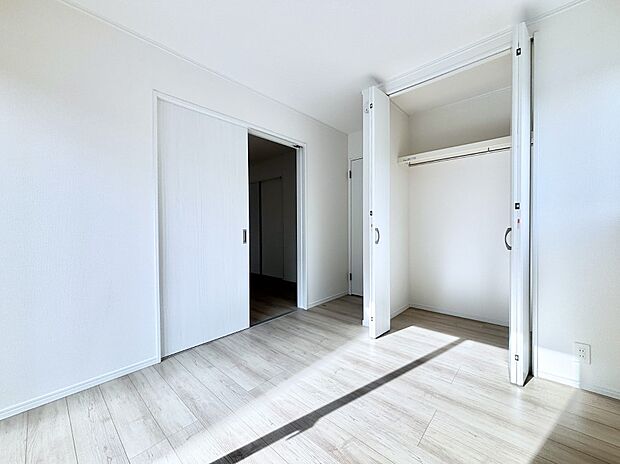 収納が充実しているので、居住スペースを広く使えます。 