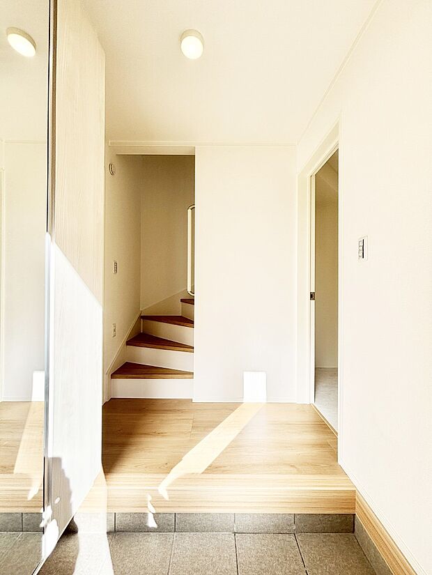 家族の帰宅やお客様をあたたかく迎える玄関