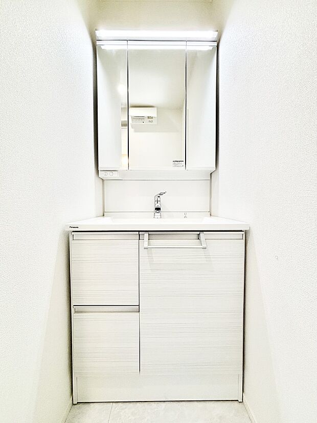 収納力と機能性に優れた洗面化粧台