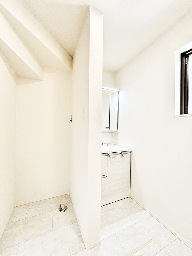 広々とゆとりのあるランドリースペース