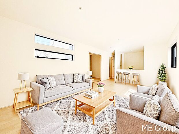 ご家族の賑やかな話し声で包まれる明るいリビング  ※家具はCGです 