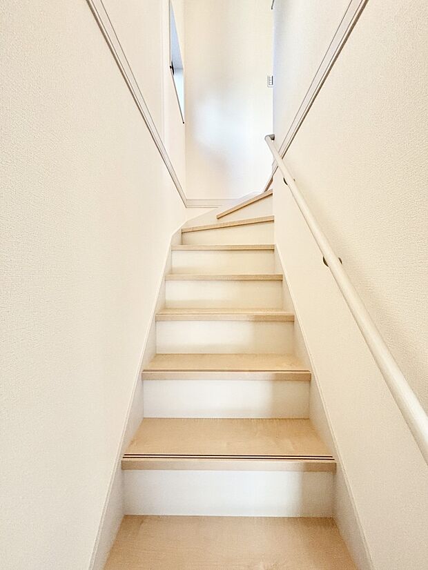 安全性を考慮し階段には手すりを設置しています　